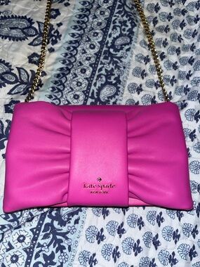 kate spade fuchsia pink bow ruched leather chain cross body bag